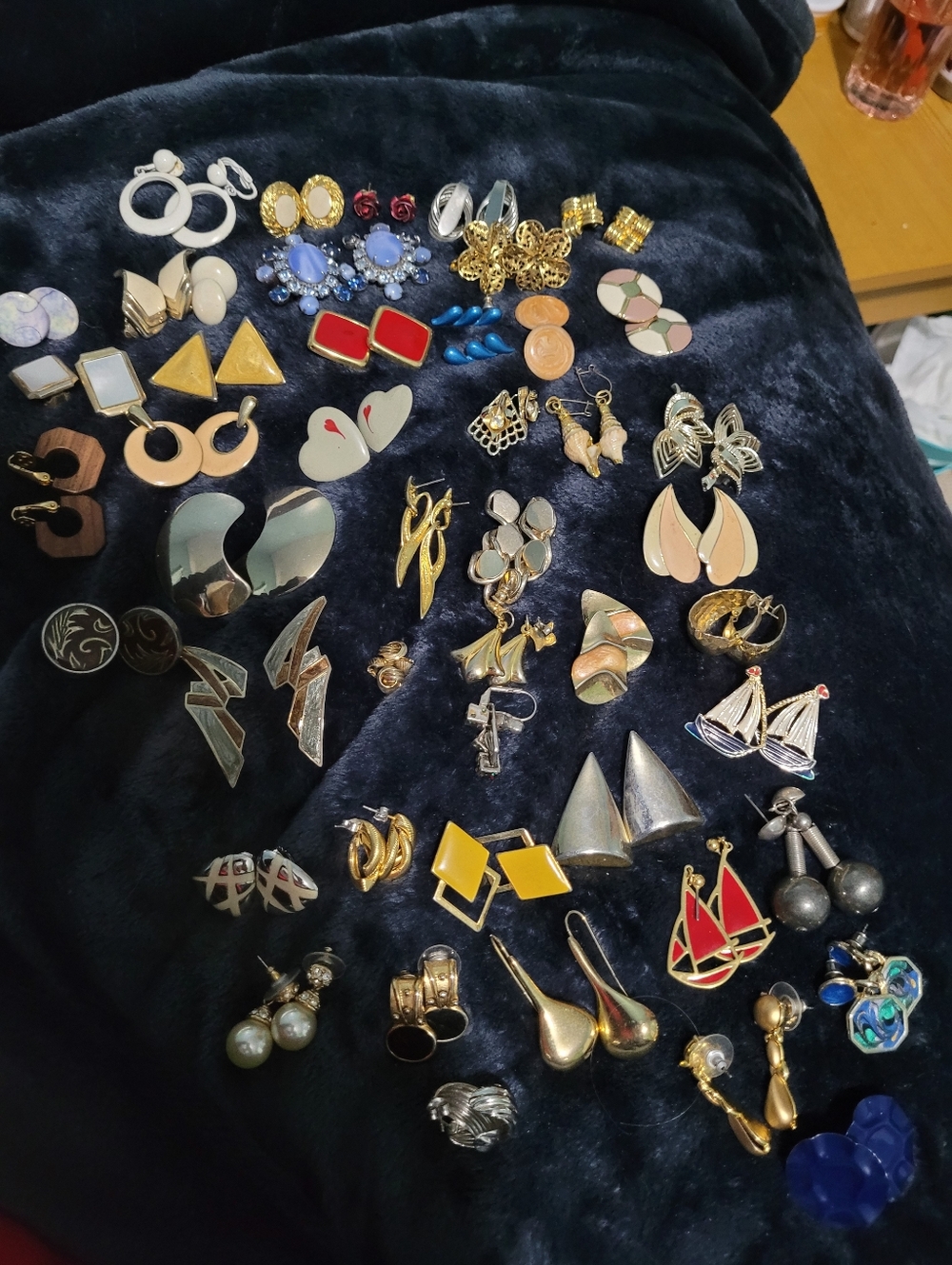 Vintage 1980's Lot Of 45 Pair Earrings - Picture 6 of 7